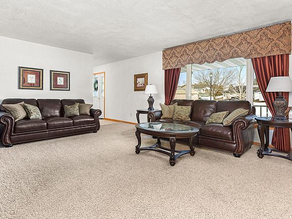 5th image of 211 Oak Knoll Ct
