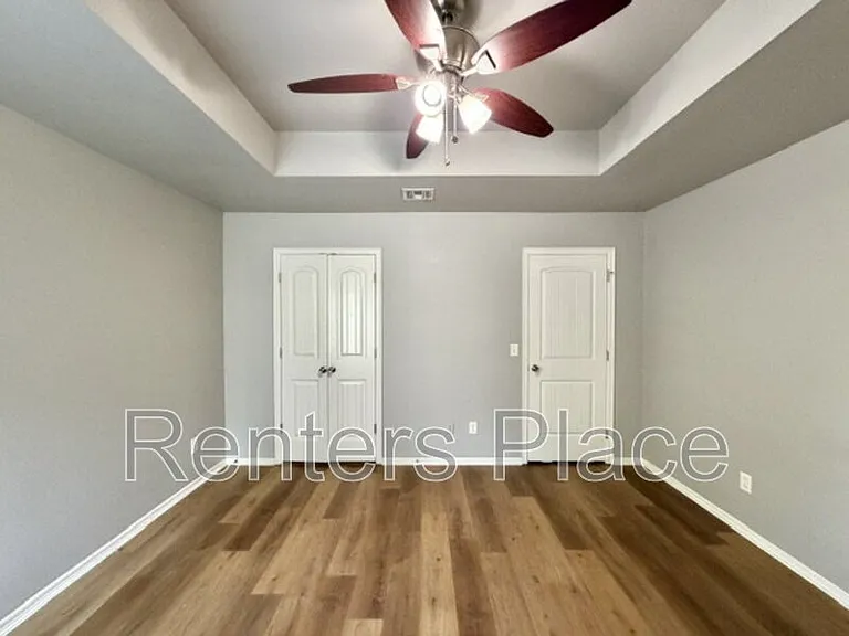 416 E Birch St — Photo 8