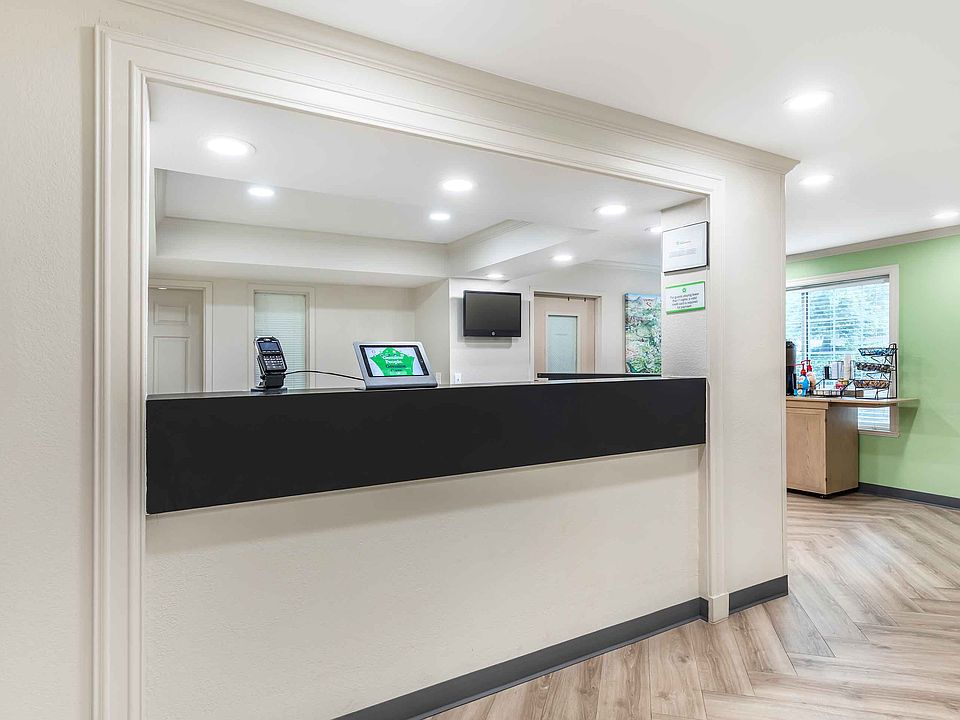 Lobby and Guest Check-in