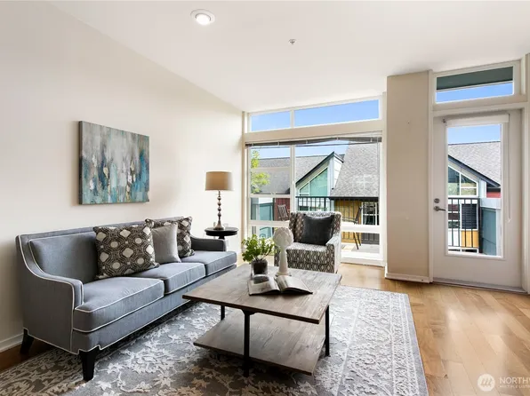 15130 NE 81st Way #104, Redmond, WA 98052