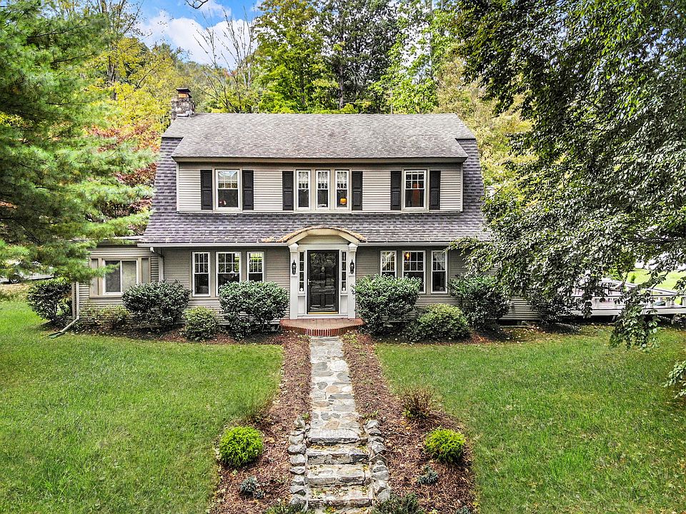 Welcome home to 4 Perry Circle!
