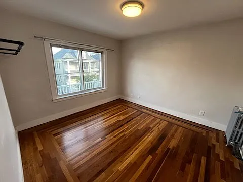 5 bed, 9999 sqft, $5,600 — Photo 1