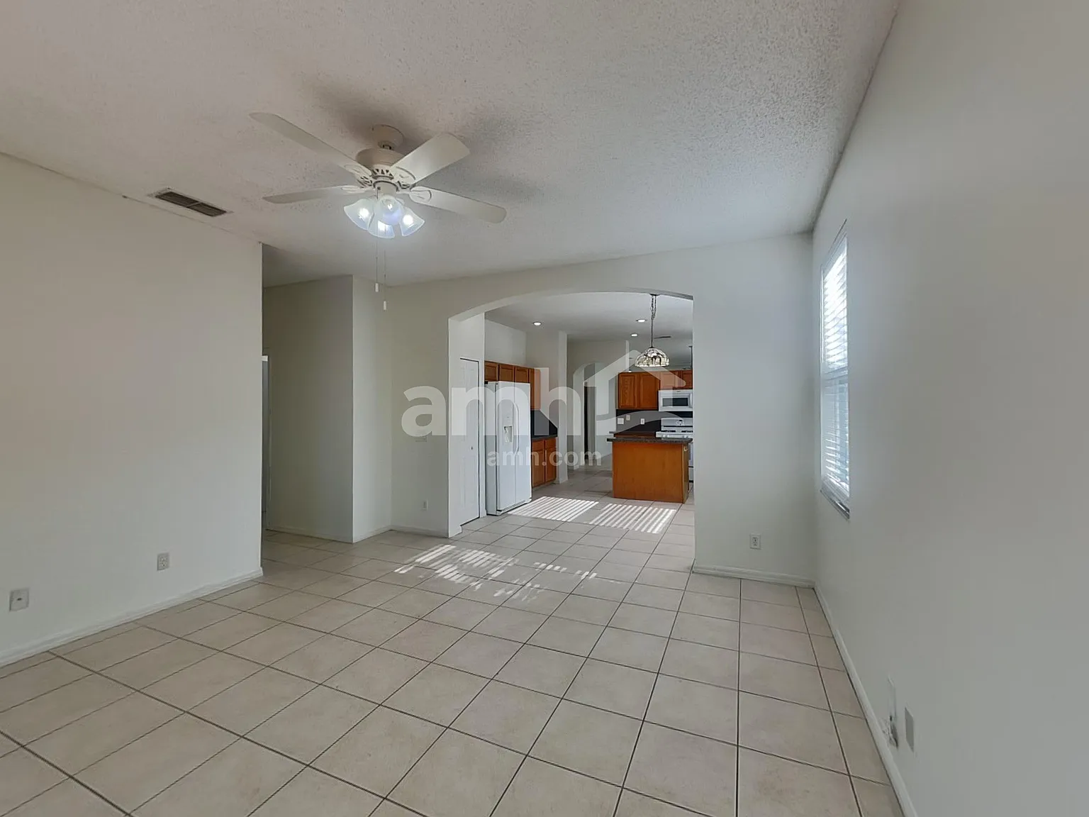 4 bed, 2.0 bath, 1952 sqft, $2,585 — Photo 4