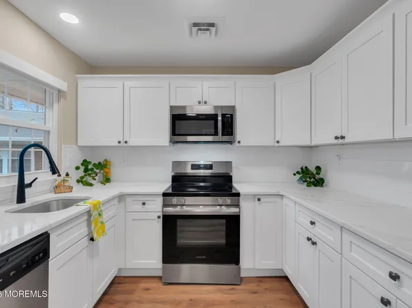 598B Lake Point Drive, Lakewood, NJ 08701