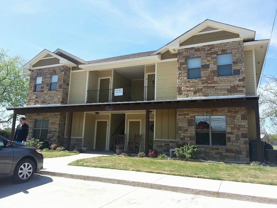 1st image of 606 Stadium Dr #4