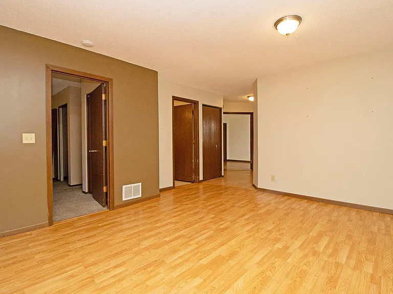 4215 Sylvia Ln S — Photo 12