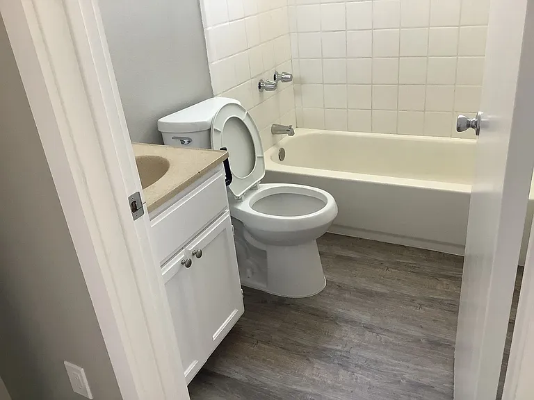 4576 Florence Ave — Photo 29
