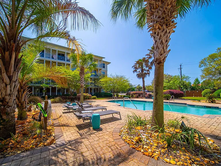 1810 W Cervantes St — Photo 28