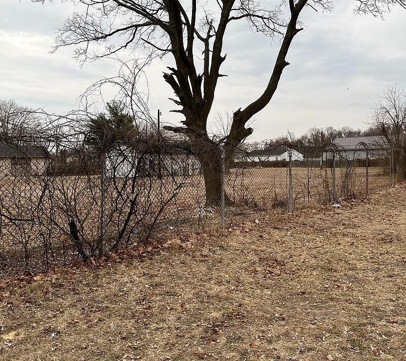 2nd image of 439 Crown Point Rd