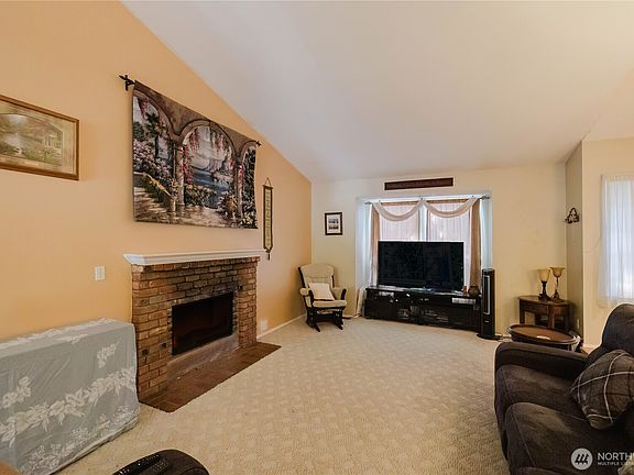 3rd image of 8908 Watson Place NE