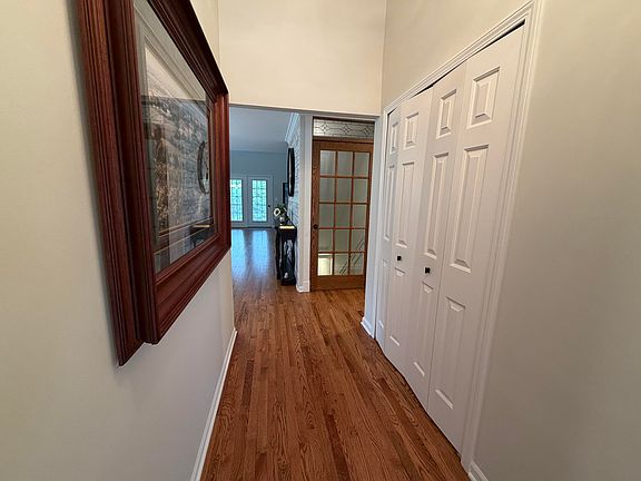 3rd image of 514 Brooks Hollow Ct