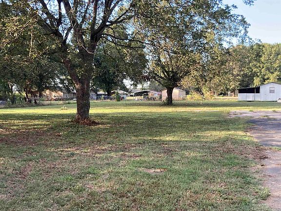 2nd image of 13901 Saddle Wood Dr