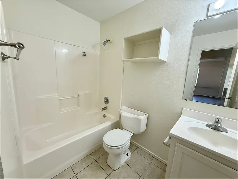 15210 Oaks West Dr — Photo 11