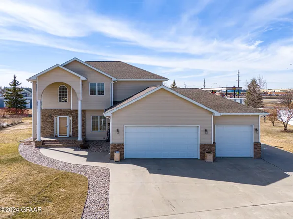 1619 Cedar Ct, Crookston, MN 56716