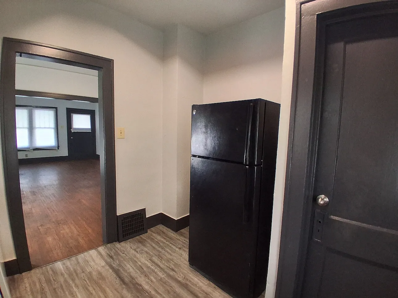 2 bed, 1120 sqft, $695 — Photo 3