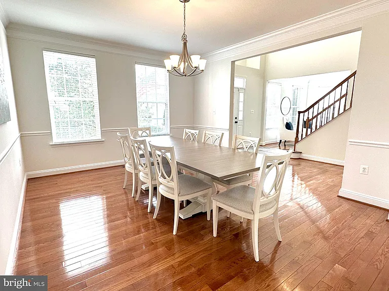 120 Nassau Dr — Photo 4