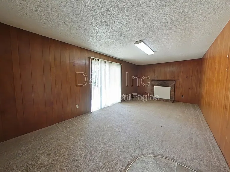 1150 NW Walnut Blvd — Photo 6