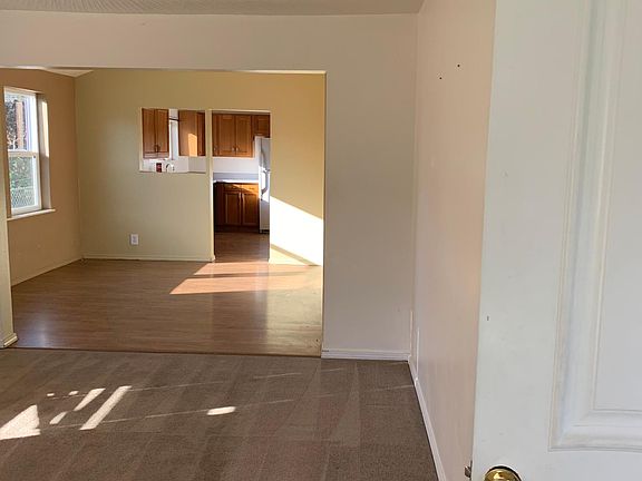 4th image of 813 N Pacific Ave
