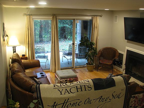 3rd image of 603 Admiral Dr Unit 4
