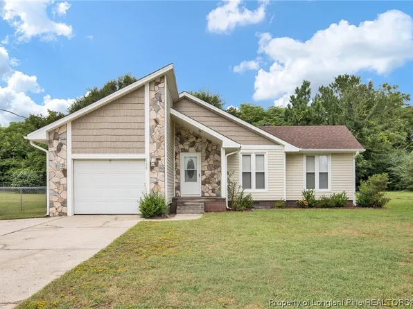 6338 Hawfield Dr, Fayetteville, NC 28303