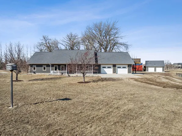 15938 Bison View St, Kindred, ND 58051