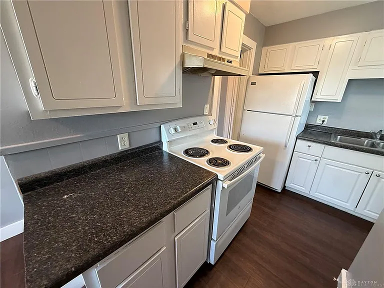 2406 Glenarm Ave — Photo 11