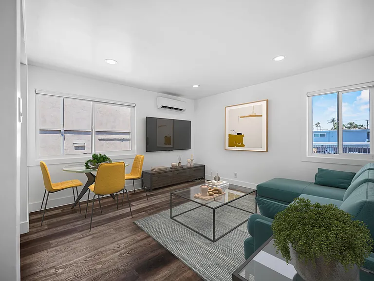 1101 N Flower St #1 — Photo 9