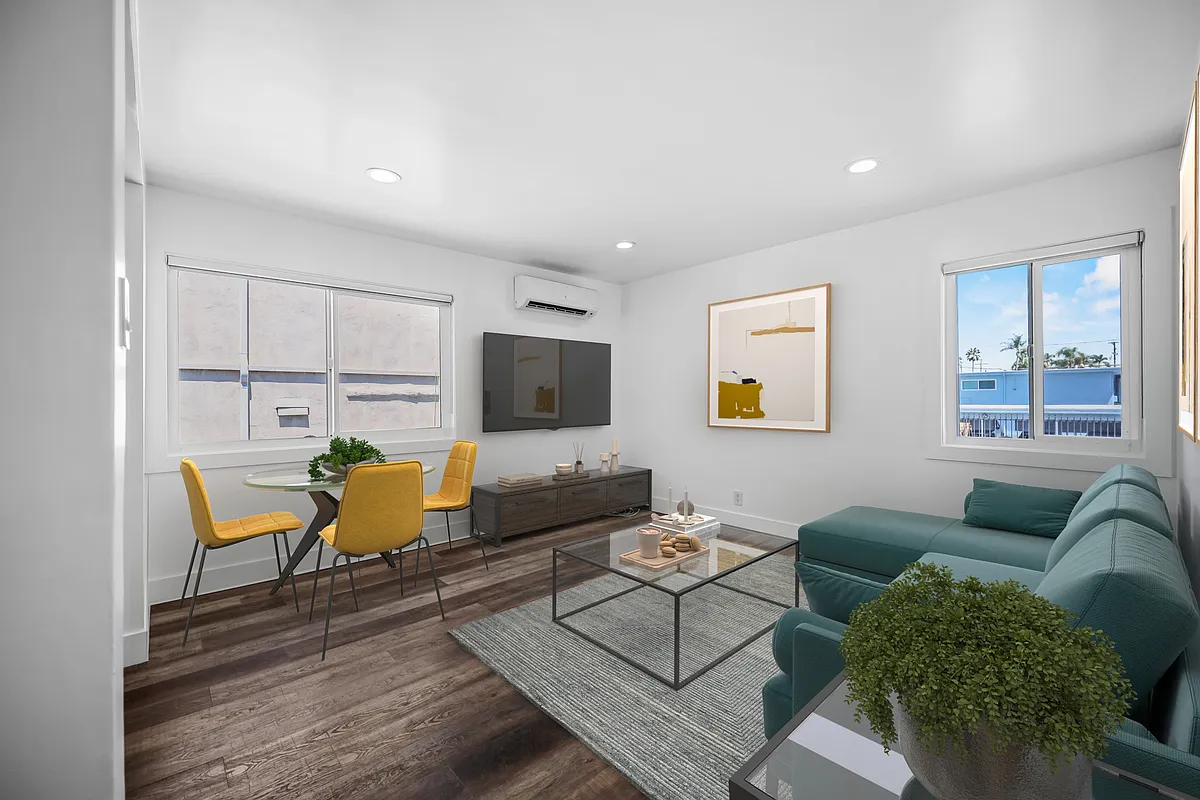 Building Photo - 1101 N Flower St #D