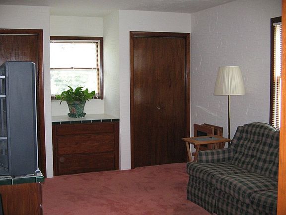 MB w/built in Closets