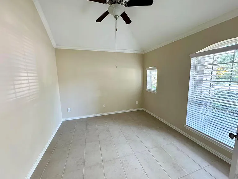 11015 Walts Run Ln — Photo 4