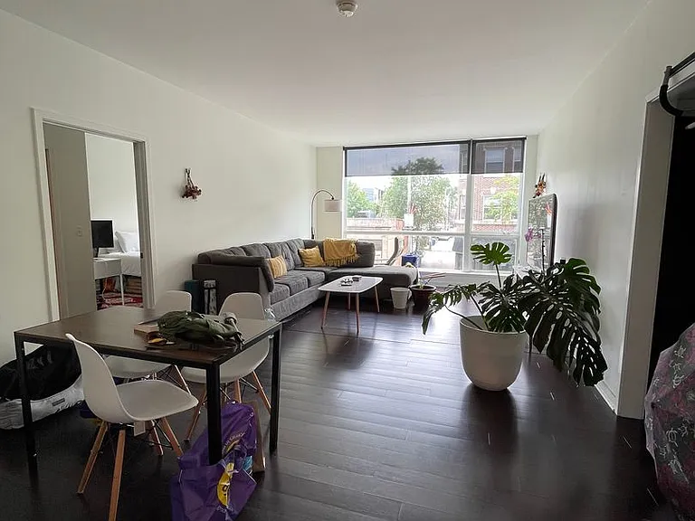 1246 W Devon Ave — Photo 2