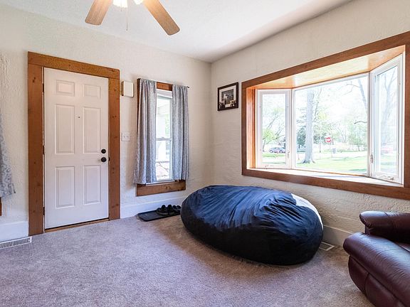 5th image of 152 Metzler Ave