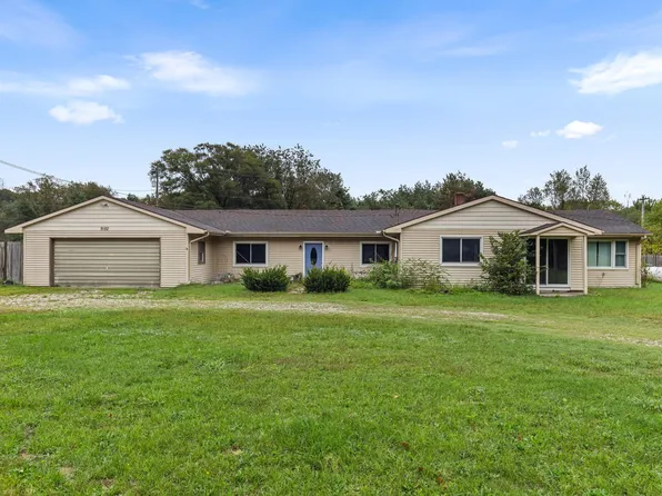 9182 S Warner Ave, Fremont, MI 49412