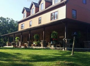 824 Hobba Dr, Buffalo, WV 25033