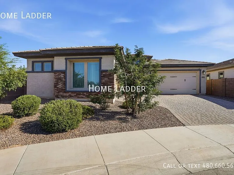 10812 E Tesla Ave — Photo 2