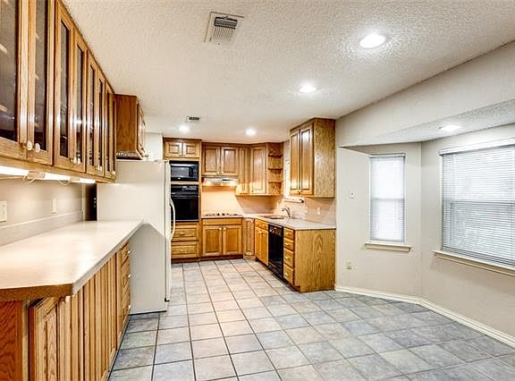 5th image of 1300 Meadowview Dr