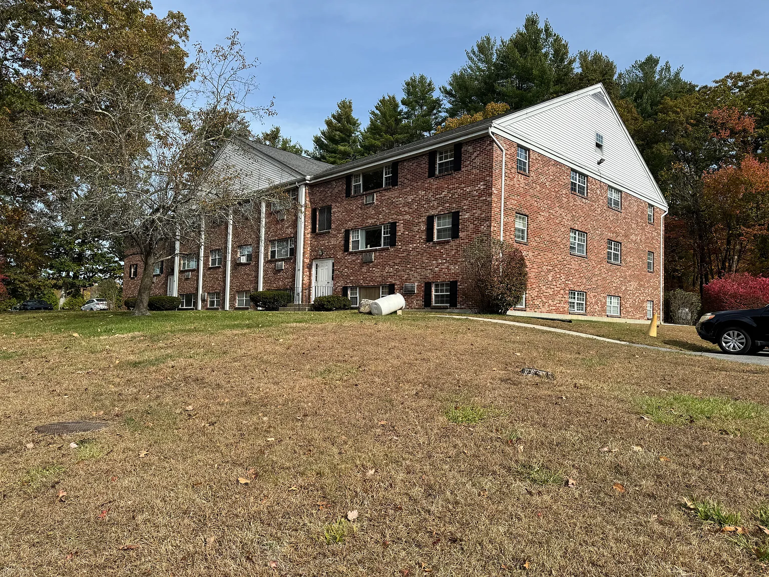 Grafton Colonial Apartments — Photo 1