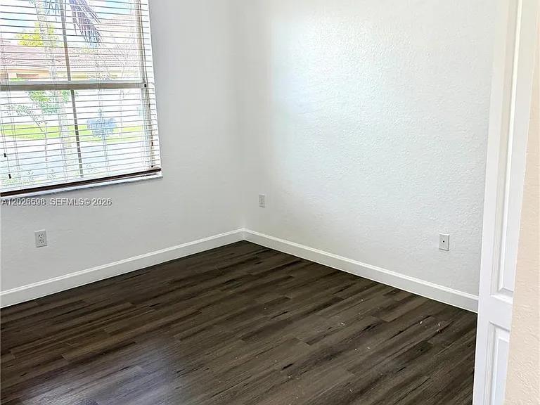 3951 NE 11th Dr — Photo 14