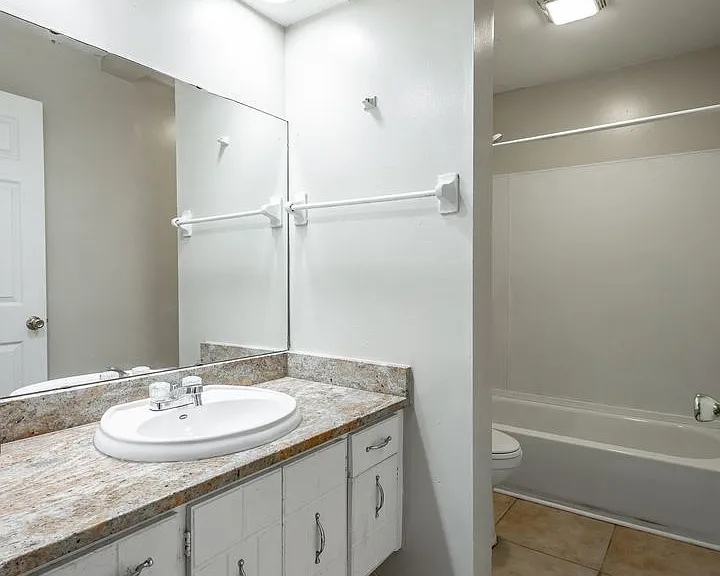 2414 Lyndon Ave — Photo 13