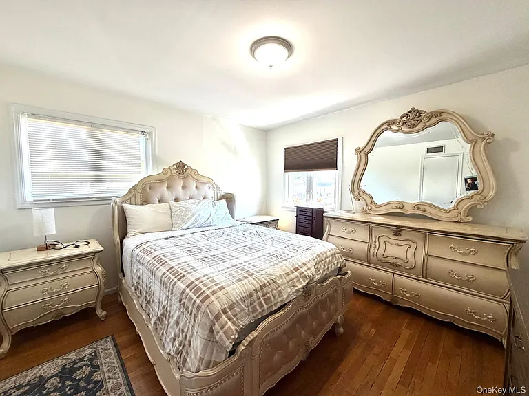 906 Park Ct — Photo 8