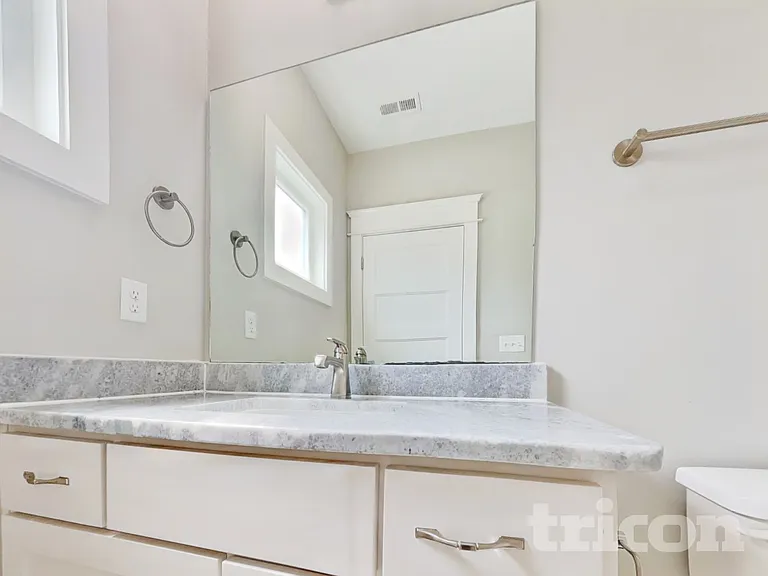 1244 Hillwood Private Cv — Photo 10