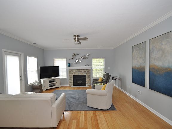 3rd image of 1367 Shadow Ridge Rd
