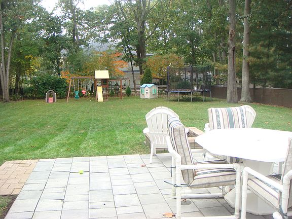 3rd image of 915 Tunesbrook Dr