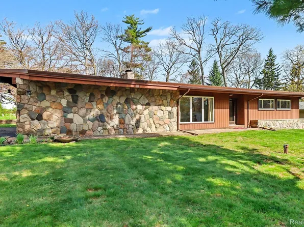 5746 Warbler Dr, Clarkston, MI 48346