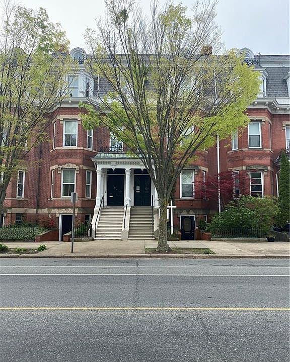 1st image of 422 Broadway Ave