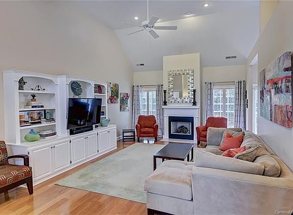 4th image of 5521 Dunedin Ln