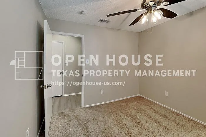 216 Caprock Dr — Photo 14