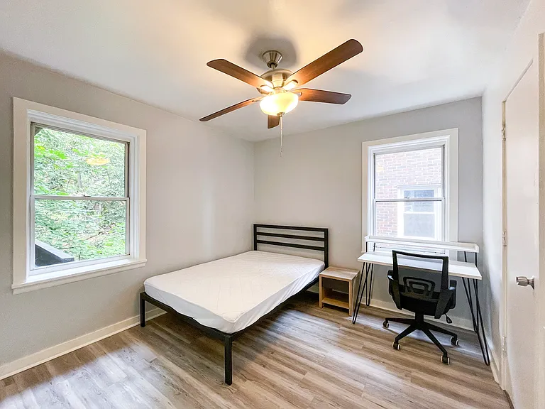 5735 Hobart St #4 — Photo 7