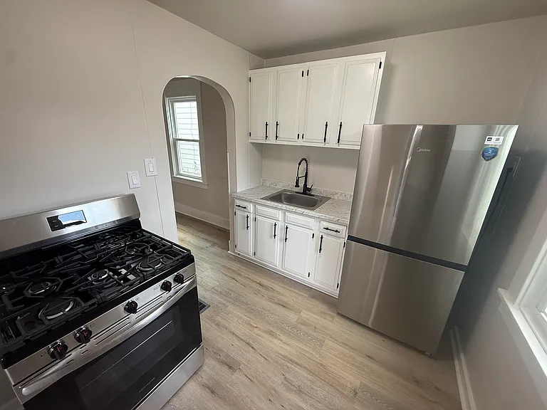 921 1st Ave — Photo 10