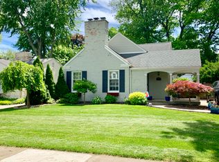 475 Colonial Ct, Grosse Pointe Farms, MI 48236